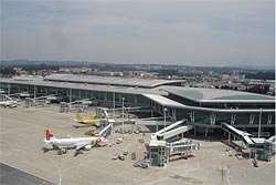 Taxas nos aeroportos de Lisboa e Porto voltam a subir