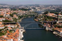 Menezes defende criação de mais pontes no rio Douro