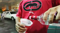 Governo estuda proibição de venda de álcool em postos de combustíveis