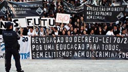 Protesto dos estudantes universitários do Porto chega ao ministério