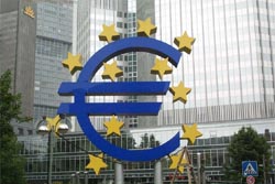 Christine Lagarde diz que é preciso salvar o euro em menos de três meses
