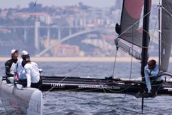 Catamarãs do Extreme Sailing Series prontos para rasgar as águas do Douro