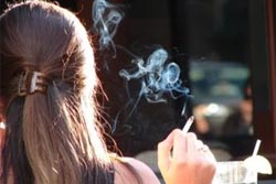 Maioria dos estabelecimentos vende tabaco a menores de 18 anos