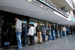 Desemprego cai para 15,1% no 1.º trimestre