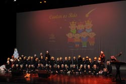 Mais de 500 crianças cantam os Reis na Casa das Artes