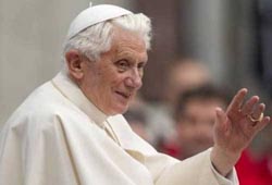Bento XVI despede-se dos fiéis com palavras de esperança