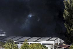 Gaia: Três bombeiros feridos em combate a incêndio