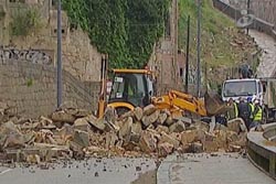 Remoção dos escombros da derrocada no Porto continua esta quarta-feira