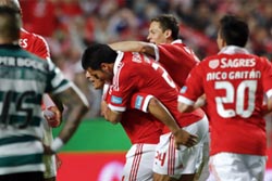 Benfica vence Sporting e consolida liderança do campeonato
