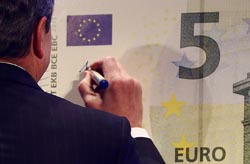 Nova nota de cinco euros apresentada esta segunda-feira