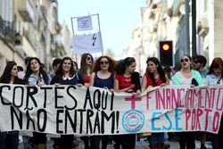 Meia centena de estudantes no Porto contra 