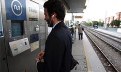 Máquinas da Metro do Porto continuam a recusar novas notas de 5 euros