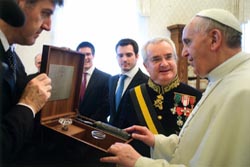 Papa Francisco agradece oferta de Vinho do Porto