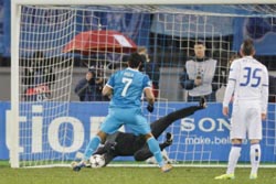 Falha da defesa compromete apuramento do FC Porto na Liga dos Campeões