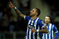 FC Porto perde vantagem de dois golos e empata em Guimarães