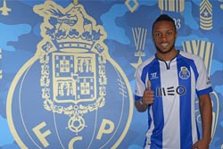 Hernâni assina com o FC Porto até 2019