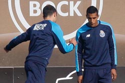 Treino do FC Porto 'reforçado' com cinco da equipa 'B'