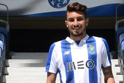 Alex Telles é o novo reforço do FC Porto para as próximas cinco épocas