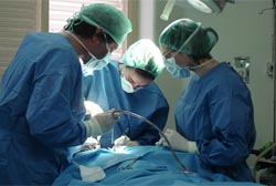 Hospital de Gaia realizou cirurgia inovadora de remoção de tumores nos brônquios