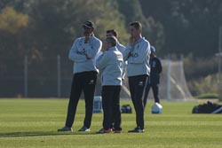 Adrián López, Sérgio Oliveira e Evandro treinam à parte do plantel do FC Porto