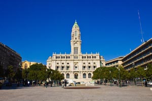 Câmara do Porto suspende delegação de competências de transportes feita à AMP