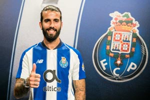 Sérgio Oliveira no FC Porto até 2021