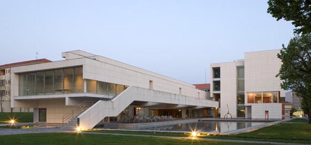 Biblioteca Municipal Florbela Espanca funciona com horário de verão