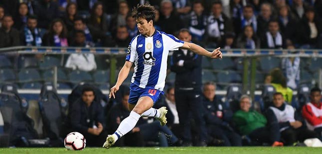 Óliver Torres deixa o FC Porto e assina pelo Sevilha