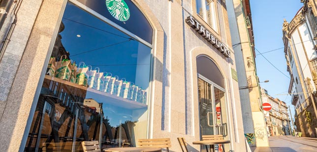 Starbucks abre nova loja no centro histórico do Porto