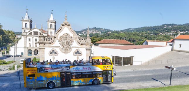 Autocarro panorâmico volta às ruas de Santo Tirso