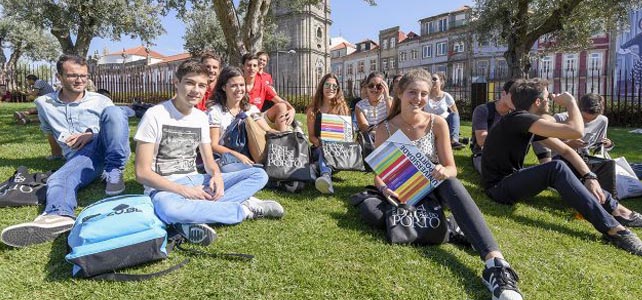 U.Porto recebe novos estudantes com festa na Baixa