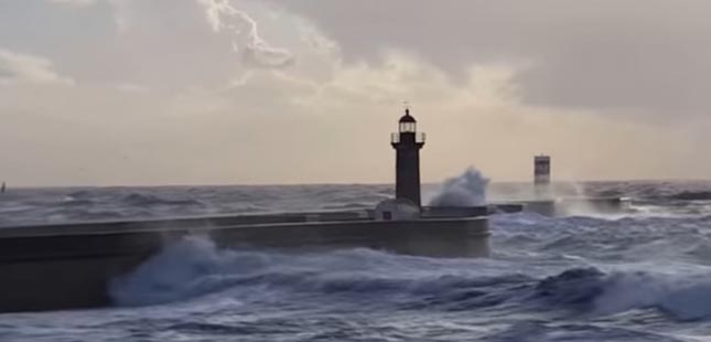 Porto sob aviso laranja devido à agitação marítima