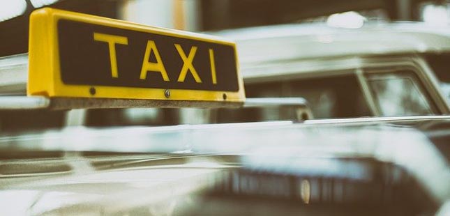 Porto quer apoiar instalação de separadores acrílicos nos táxis da cidade