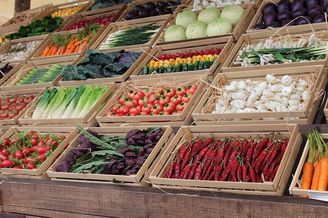 Conheça as frutas e legumes que deve consumir este mês