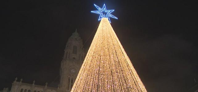 Tradicional Árvore de Natal regressa ao Porto