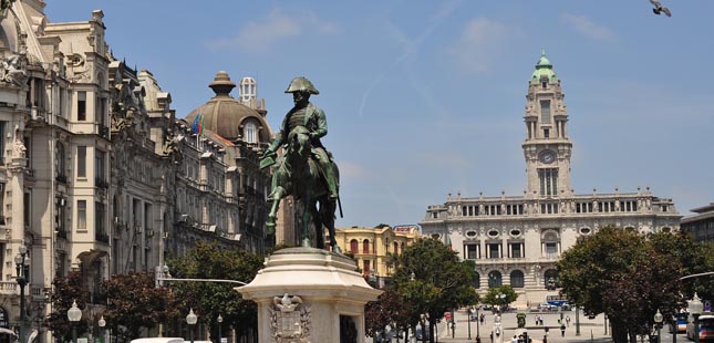 Câmara do Porto propõe concurso para a concessão de mobiliário urbano e publicidade