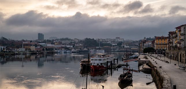 Uma viagem de Inglaterra à cidade do Porto por ferryboat