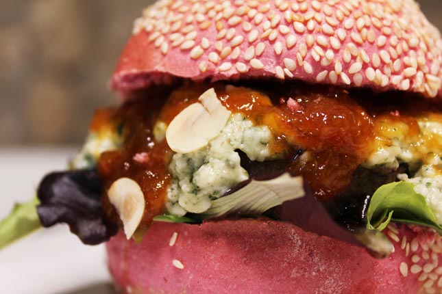 O maior hambúrguer de Portugal'? Hamburgueria lança 'Xeque-Mate