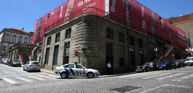 Porto: Rua de Ferreira Borges com dois sentidos de circulação