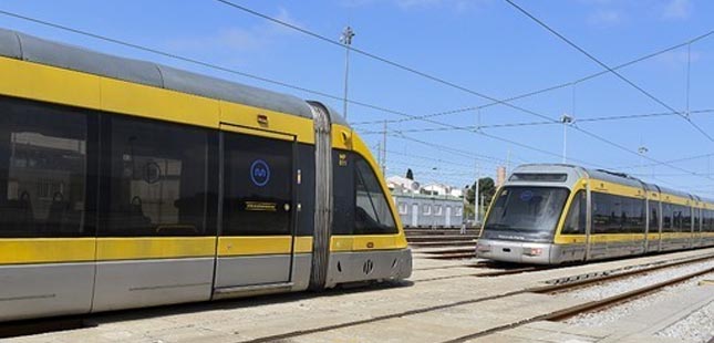 Metro do Porto volta a ter serviço condicionado esta terça-feira