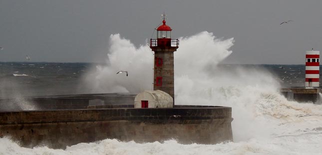 Porto em alerta devido à agitação marítima