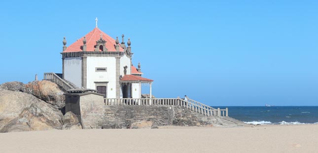 Capela do Senhor da Pedra é uma das mais bonitas e misteriosas de Portugal