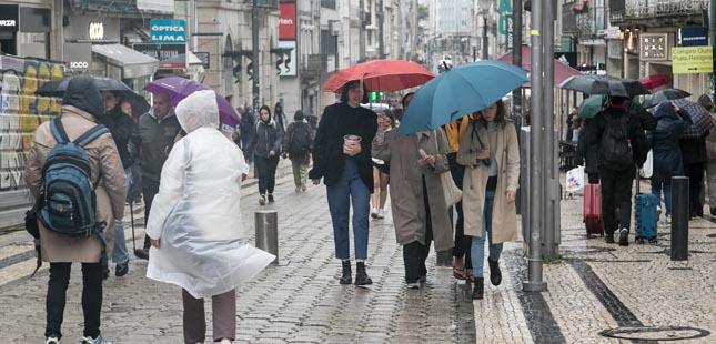 Chuva e trovoada deixam Porto sob aviso laranja