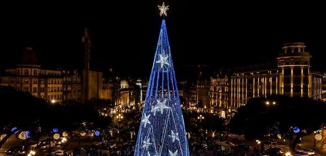 Em 1865 ergueu-se no Porto a primeira árvore de Natal pública do país