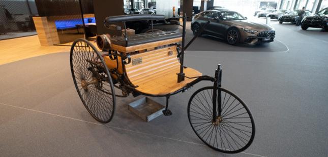 O carro mais antigo do mundo está em exposição na Maia