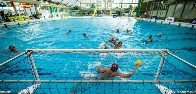 Torneio internacional de polo aquático disputa-se no Porto