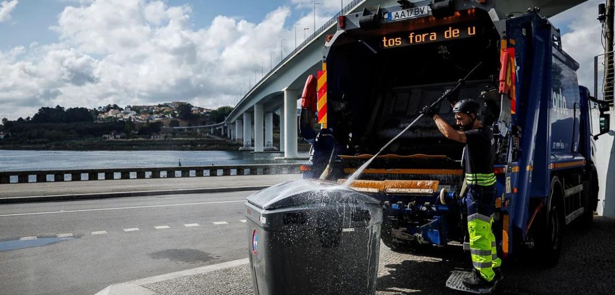 Lavar as ruas do Porto? Só se a água for reutilizada!