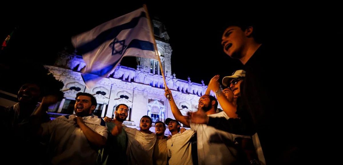 Câmara do Porto ilumina-se de azul e branco, em homenagem a Israel