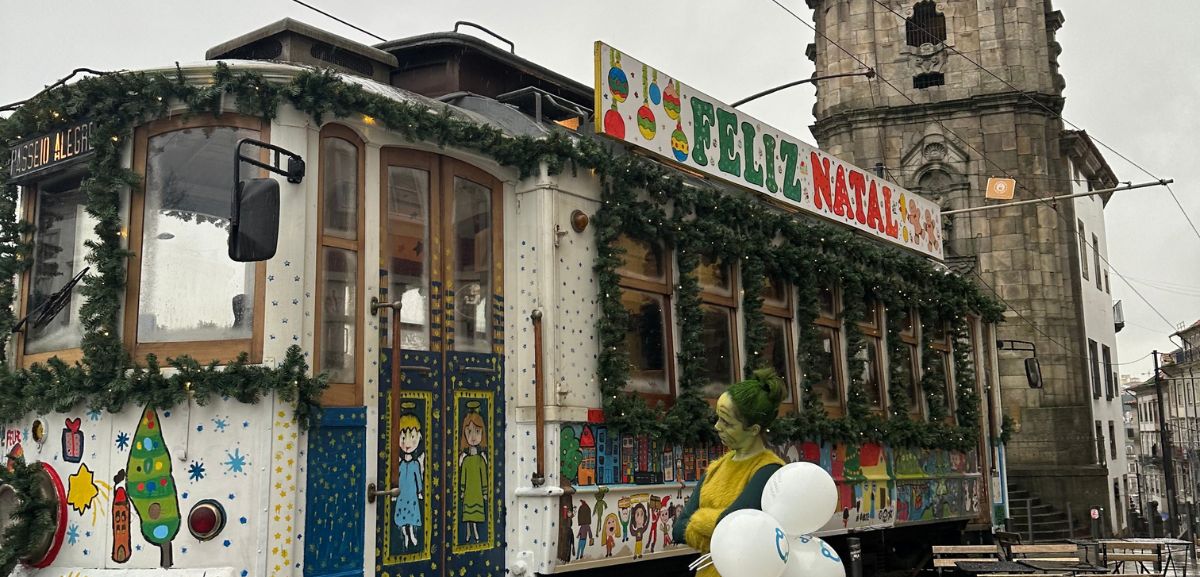 Elétrico de Natal já desfila pelas ruas do Porto