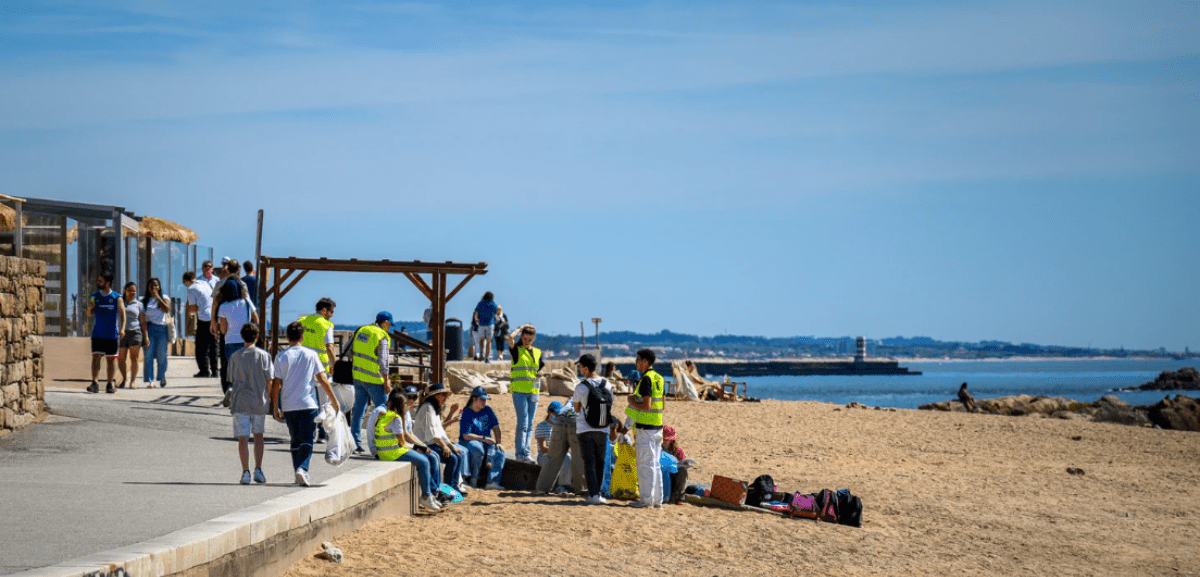 Um exemplo! Alunos portuenses recolhem 145 quilos de lixo das praias